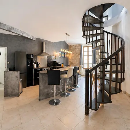 Le Nid Des Arenes Apartamento *